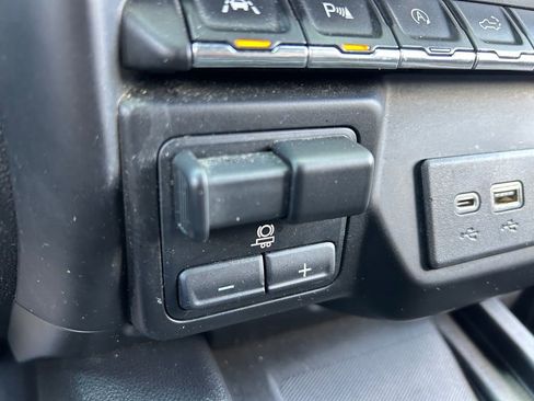 Used 2021 Chevrolet Silverado 1500 High Country w/ Technology Package image 39