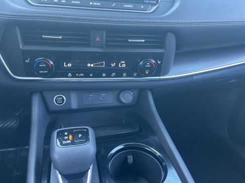 Used 2023 Nissan Rogue SV w/ SV Premium B Package image 16