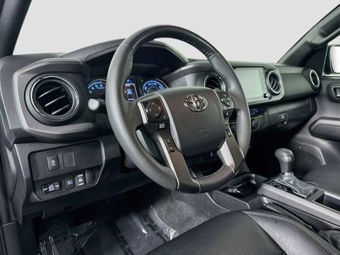Used 2023 Toyota Tacoma TRD Sport w/ TRD Premium Sport Package AWD/4WD image 19
