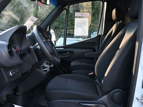 Used 2025 Mercedes-Benz Sprinter 2500 image 12