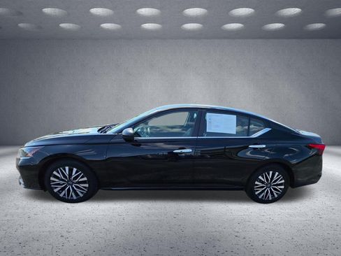 Used 2024 Nissan Altima 2.5 SV FWD image 4