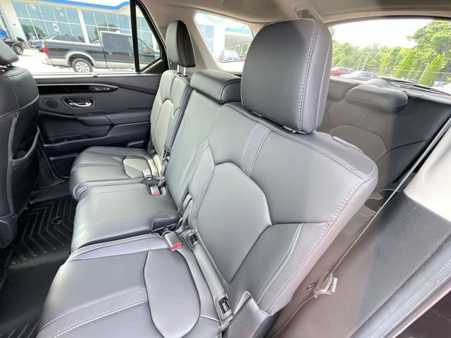 Certified 2025 Honda Pilot Touring image 17