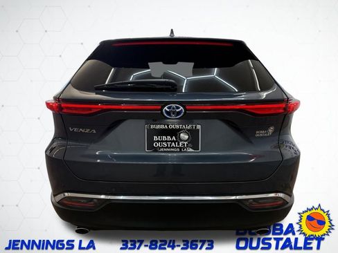 Used 2024 Toyota Venza XLE image 4