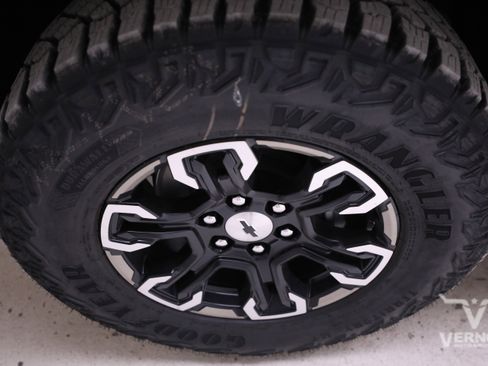 New 2026 Chevrolet Silverado 1500 ZR2 image 38