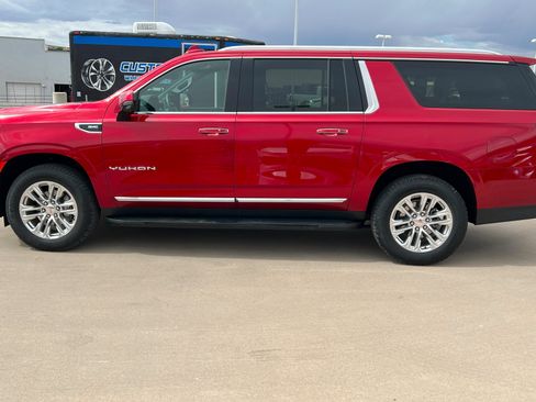 Used 2024 GMC Yukon XL SLT w/ SLT Luxury Package AWD/4WD image 2