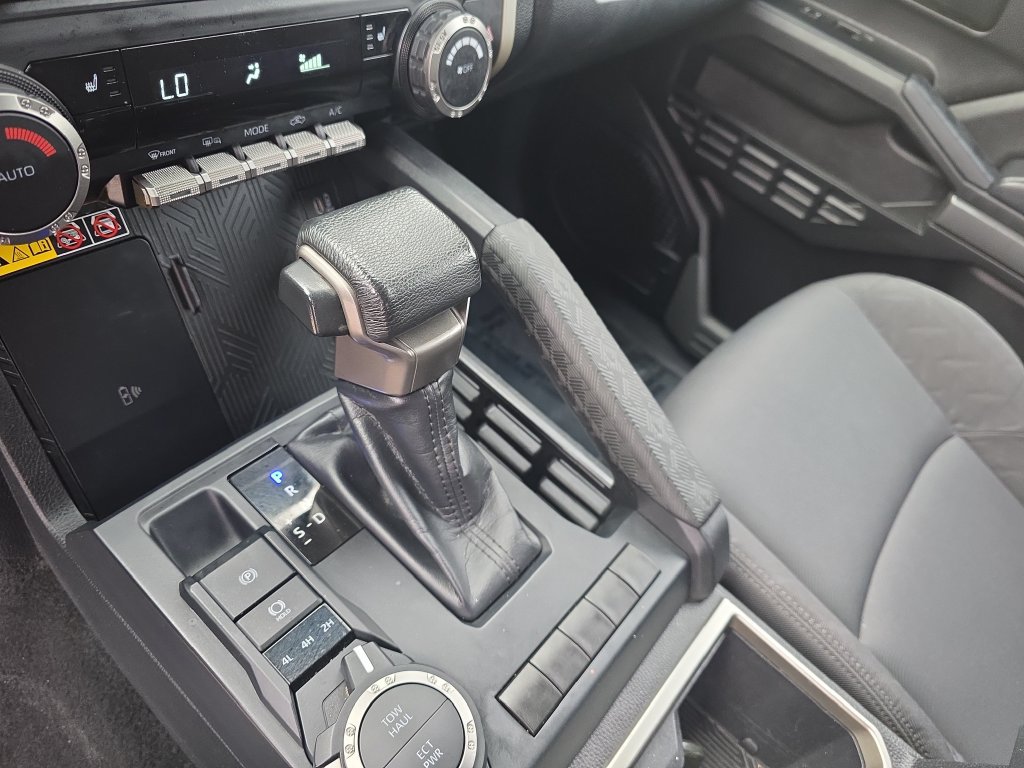 Used 2024 Toyota Tacoma SR5 AWD/4WD image 21