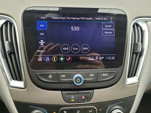 Used 2021 Chevrolet Malibu LT FWD image 25
