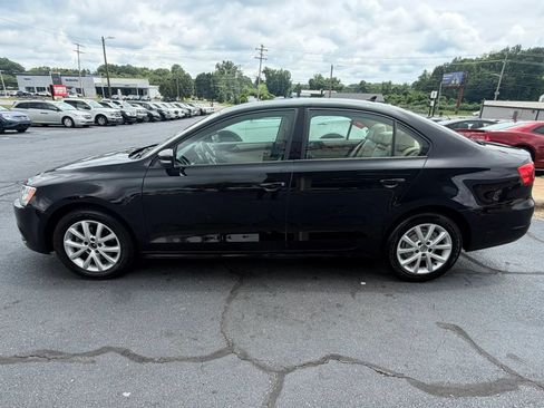 Used 2011 Volkswagen Jetta SE FWD image 4