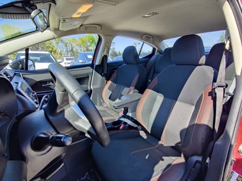 Used 2021 Nissan Versa SR image 7