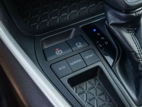 Used 2024 Toyota RAV4 LE FWD image 20