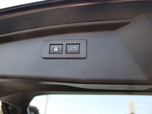 Used 2023 Subaru Outback Touring image 7