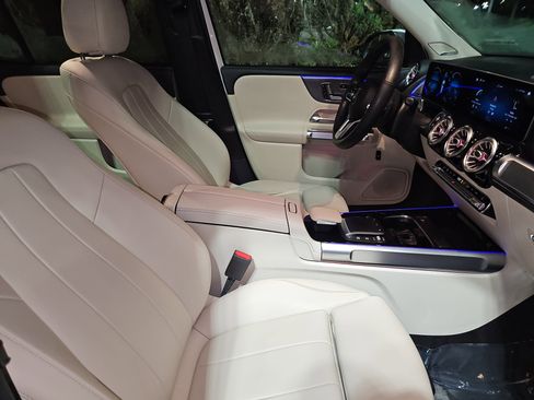 Used 2021 Mercedes-Benz GLB 250 4MATIC image 10