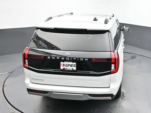 Used 2025 Ford Expedition Platinum w/ Driver's Package AWD/4WD image 19