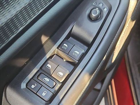 Used 2025 Jeep Grand Cherokee Laredo w/ Luxury Tech Group I AWD/4WD image 12