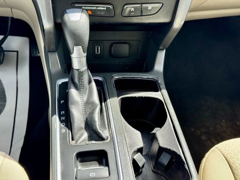 Used 2017 Ford Escape SE image 13