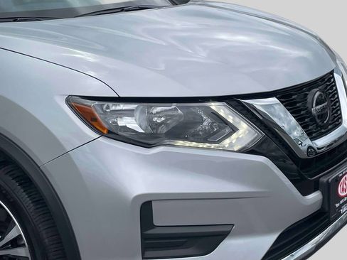 Used 2019 Nissan Rogue SV w/ Premium Package AWD/4WD image 10