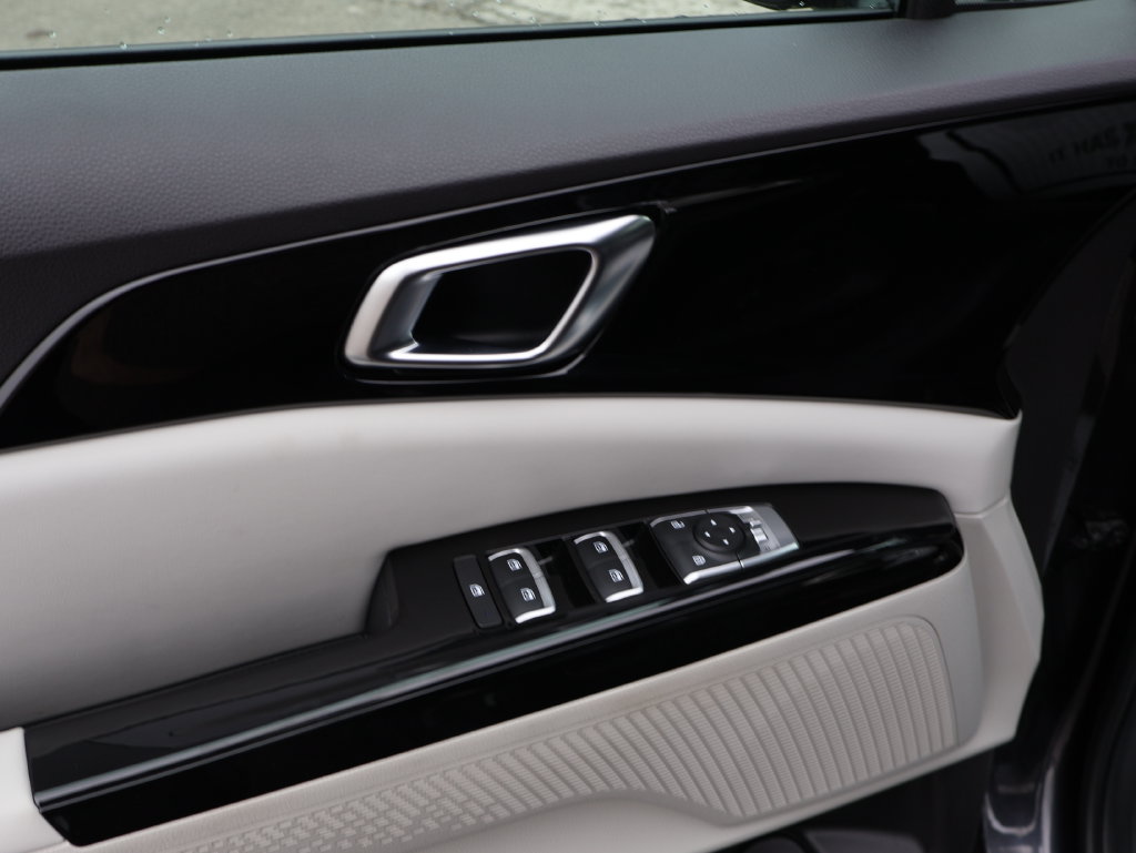 Certified 2023 Kia Carnival EX FWD image 15