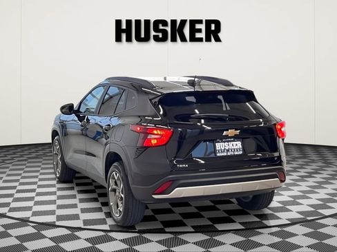 Used 2025 Chevrolet Trax LT image 7
