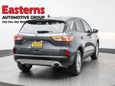 Used 2022 Ford Escape SE w/ Cold Weather Package image 5