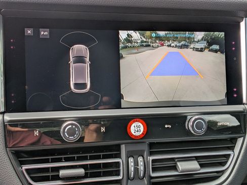 Certified 2025 Porsche Macan image 20