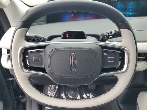 New 2026 Lincoln Navigator Reserve AWD/4WD image 16