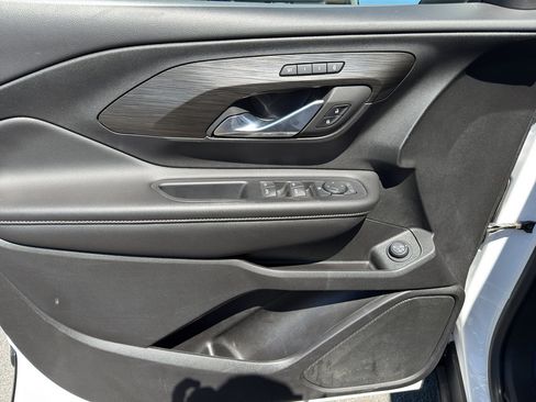 Used 2023 GMC Terrain SLT image 10