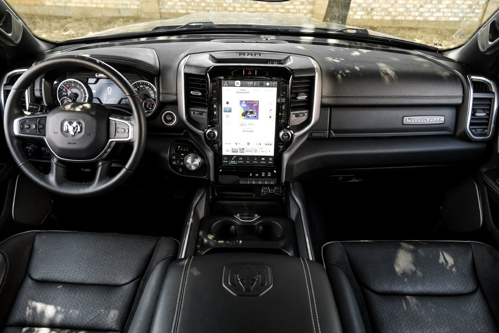 Used 2023 RAM 1500 Laramie AWD/4WD image 5