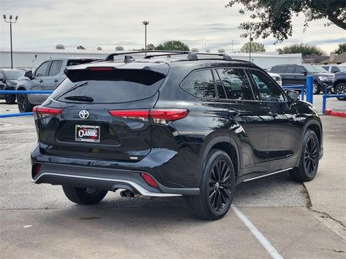 Used 2023 Toyota Highlander XSE image 7