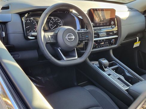New 2025 Nissan Pathfinder SV w/ Black Appearance Package image 4