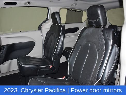 Used 2023 Chrysler Pacifica Limited FWD image 27