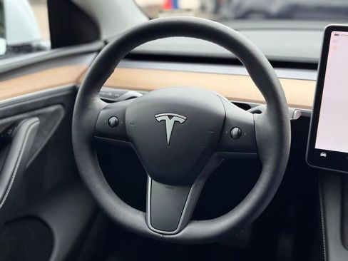 Used 2024 Tesla Model Y Long Range AWD/4WD image 25