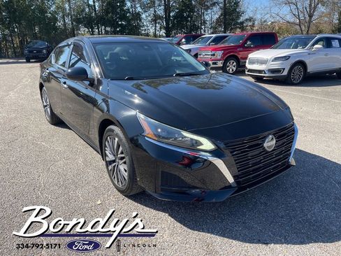 Used 2023 Nissan Altima 2.5 SV image 2