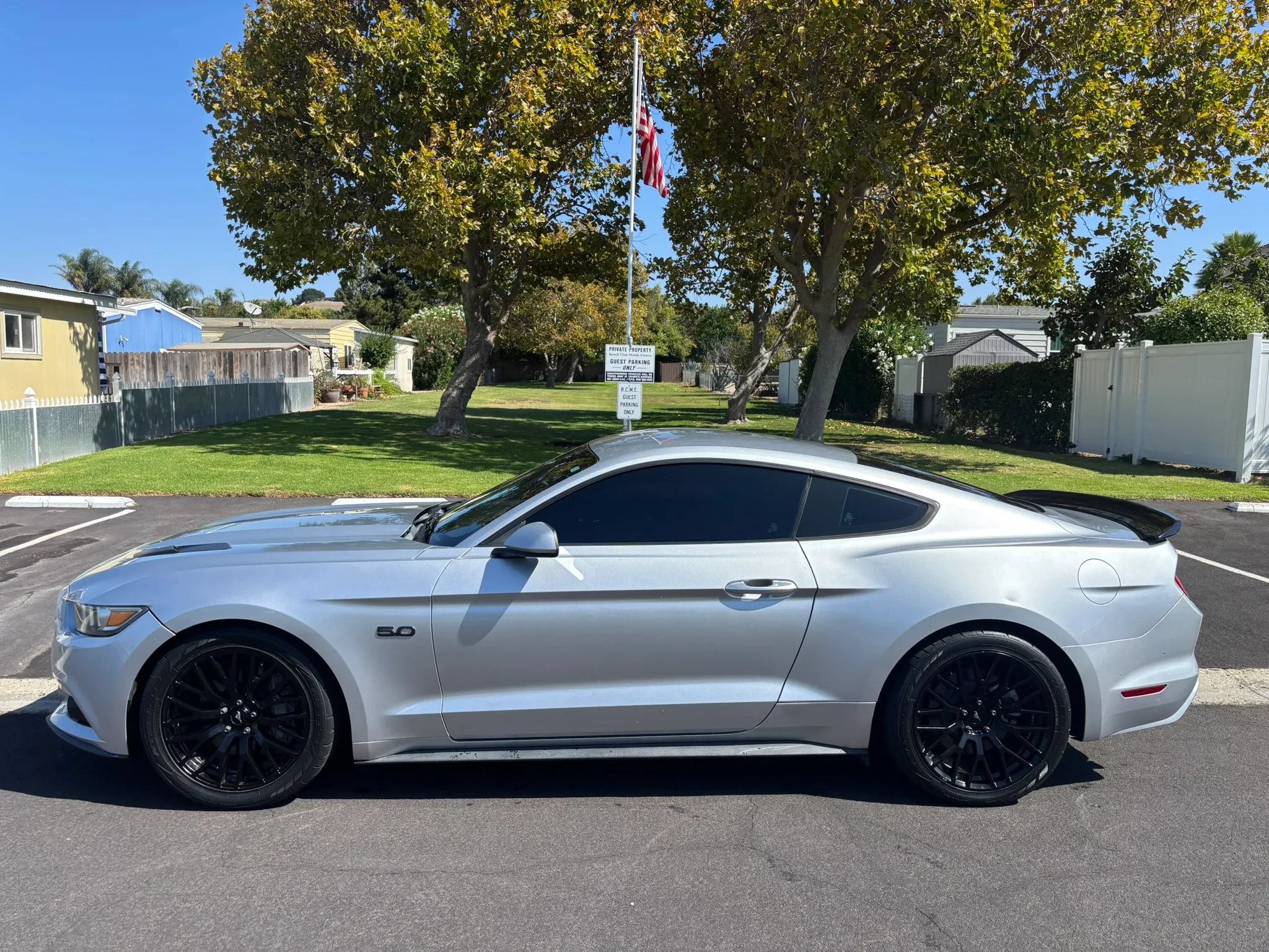 Used 2017 Ford Mustang GT RWD image 1