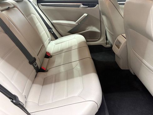 Used 2017 Volkswagen Passat 1.8T R-Line image 53