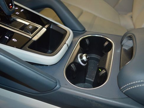 Certified 2021 Porsche Cayenne Coupe image 33