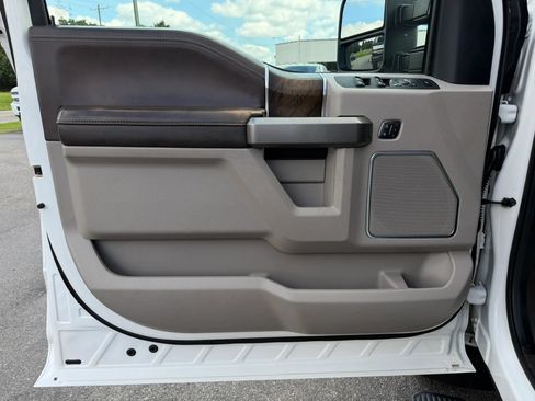 Used 2019 Ford F250 Limited AWD/4WD image 17