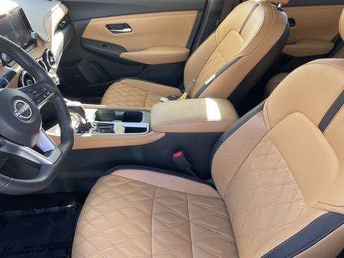 Used 2024 Nissan Sentra SV w/ SV Premium Package image 18