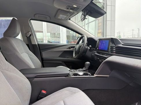Used 2025 Toyota Camry LE image 24