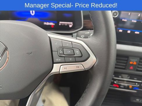 Certified 2025 Volkswagen Jetta SE w/ Sunroof Package image 15