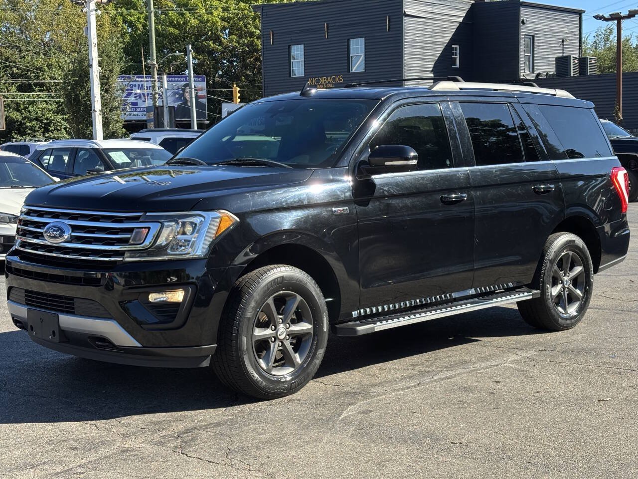 Used 2018 Ford Expedition XLT w/ Equipment Group 202A AWD/4WD image 4