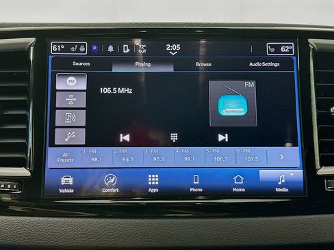 Used 2023 Chrysler Pacifica Touring-L FWD image 17