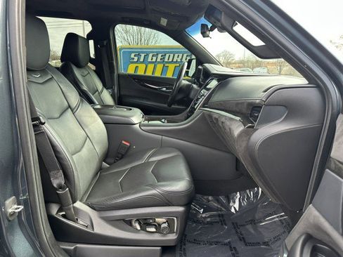 Used 2019 Cadillac Escalade ESV Platinum image 24
