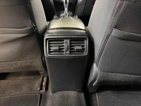 Used 2018 Nissan Rogue SV image 17