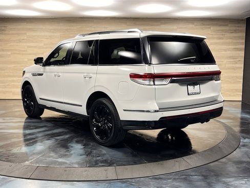 Used 2024 Lincoln Navigator Reserve image 7