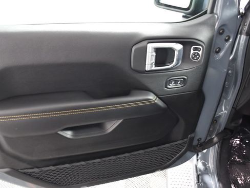 Used 2025 Jeep Wrangler Unlimited Sahara AWD/4WD image 14