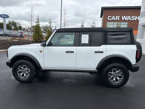 Certified 2025 Ford Bronco Badlands image 3