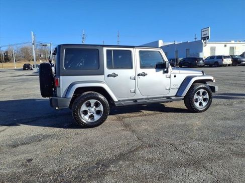 Used 2018 Jeep Wrangler Unlimited Sahara image 16