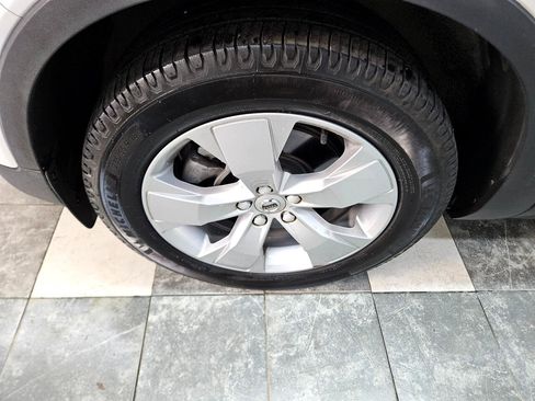 Used 2022 Volvo XC40 T5 Momentum image 32