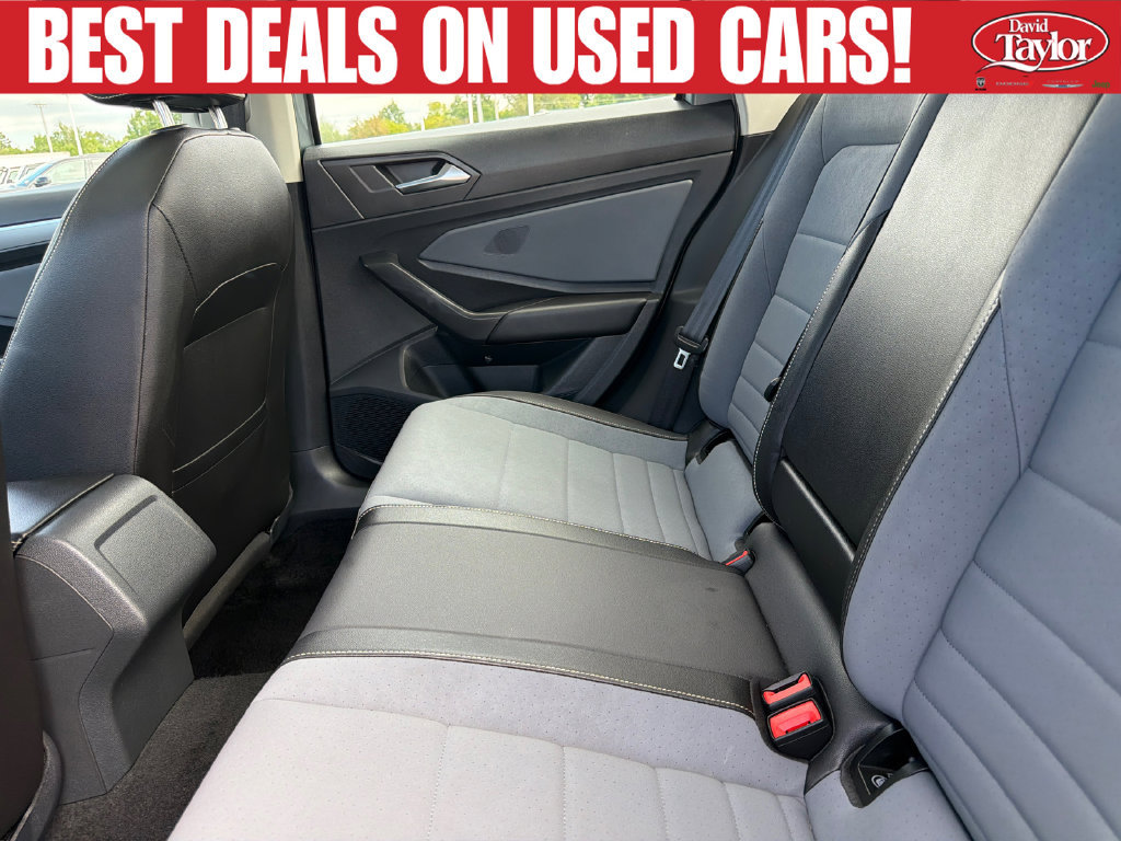 Used 2025 Volkswagen Jetta SE FWD image 20