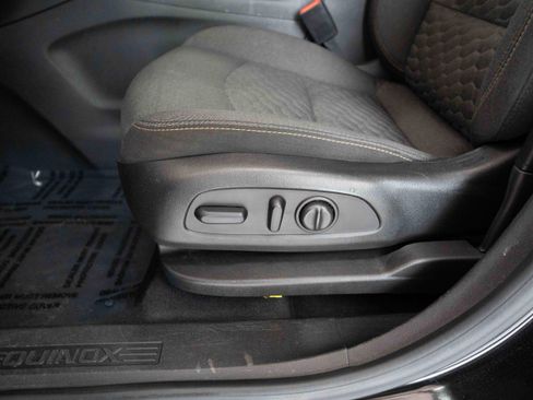 Used 2018 Chevrolet Equinox LT FWD image 12
